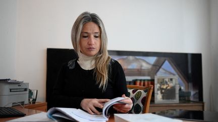 Lawyer Natacha Romano gives an interview to AFP about her client's accusations of rape against two French XV players, in Mendoza (Argentina), on July 10, 2024. (LUIS ROBAYO / AFP)