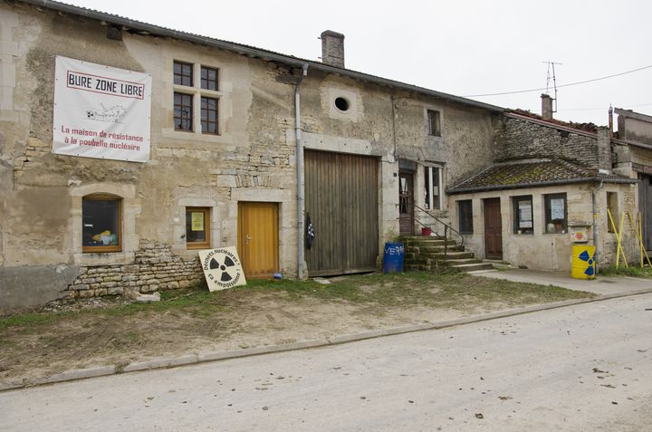 La "maison de la résistance à la poubelle nucléaire", le 17 février 2016 à Bure (Meuse). (THOMAS BAIETTO / FRANCETV INFO)