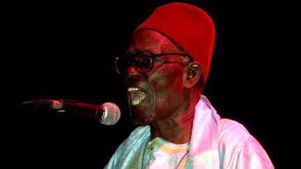 Samba Diabare Samb se produit sur scène à Dakar en&nbsp;2006, à l'ouverture du "Goree Diaspora Festival".&nbsp; (ALIOU MBAYE/PANAPRESS/MAXPPP)