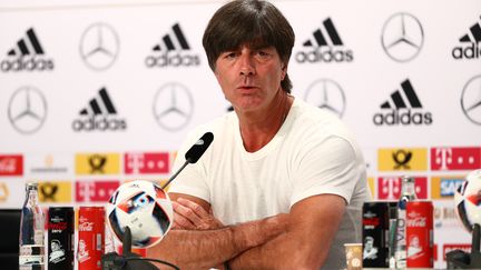 L’entraîneur allemand Joachim Löw en conférence de presse (CHRISTIAN CHARISIUS / DPA)