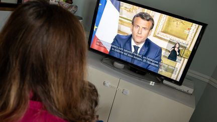 Emmanuel Macron fait des annonces à la télévision sur le coronavirus, le13 avril 2020. (RICCARDO MILANI / HANS LUCAS)