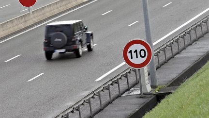 Rouler à 110 km/h plutôt que 130 km/h permet de consommer 20% de carburant. Photo d'illustration. (DAMIEN GAUTIER)