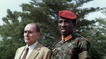 François Mitterrand et Thomas Sankara le 17 novembre 1986 à Ouagadougou. (DANIEL JANIN / AFP)