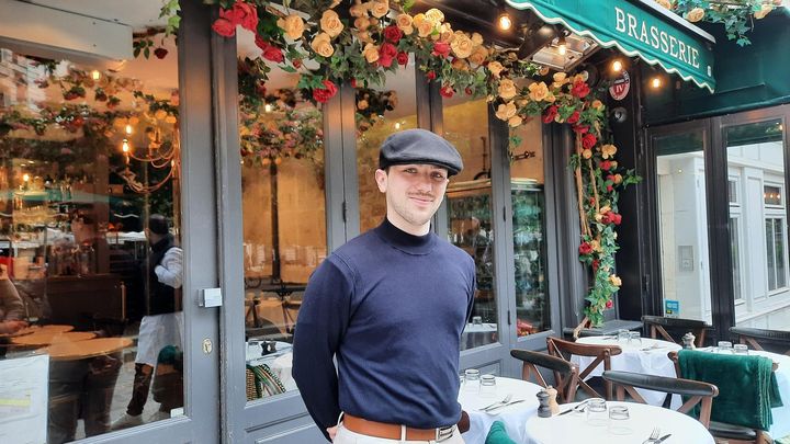 Quentin, restaurateur à la place Dauphine, à Paris. (SOPHIE AUVIGNE / RADIOFRANCE)