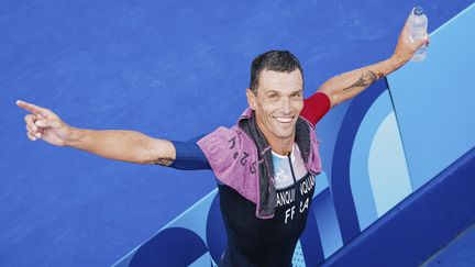 Le porte-drapeau tricolore et double médaillé d'or paralympique de triathlon, Alexis Hanquinquant, le 2 septembre 2024 à Paris. (CURUTCHET VINCENT / KMSP)