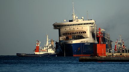 Le ferry "Norman Atlantic" dans le port de&nbsp;Brindisi (Italie), le 2 janvier 2015. (FILIPPO MONTEFORTE / AFP)