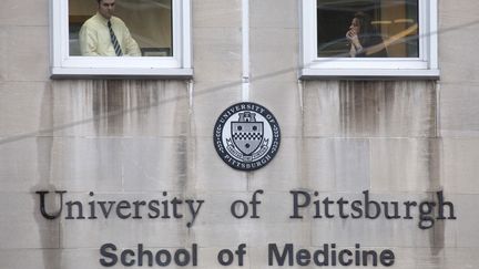 Une fusillade a fait deux morts dans le service psychiatrie de l'h&ocirc;pital de Pittsburgh (Pennsylvanie) le 8 mars 2012. (JASON COHN / REUTERS )