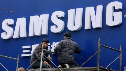 Une enseigne Samsung &agrave; Zhoukou en Chine, le 16 d&eacute;cembre 2012. (HOU WEI ZK / IMAGINECHINA / AFP)