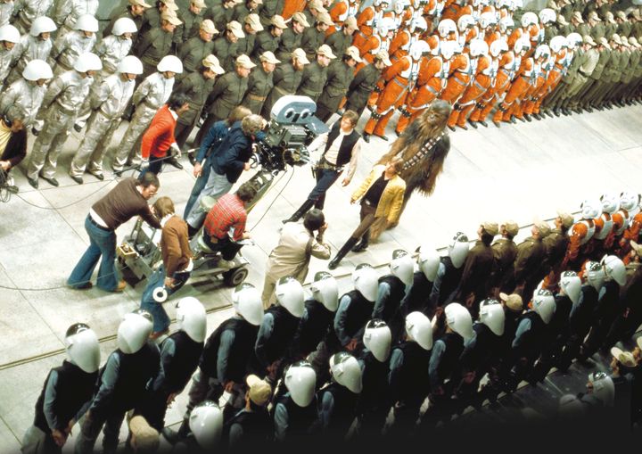 Lors du tournage de "Star Wars : Episode IV - A New Hope" sorti en 1977. (LUCASFILM / ARCHIVES DU 7EME ART)