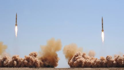 Techniquement, le r&eacute;gime syrien dispose d'un stock important d'armes chimiques, ainsi que d'un arsenal suffisant pour les utiliser, &agrave; l'image de ses missiles Joulan tir&eacute;s lors d'un exercice, le 11 juillet 2012. (SANA / AFP)