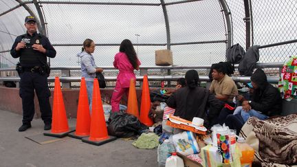 Des migrants d'Amérique centrale à&nbsp;Ciudad Juarez, au Mexique, à la frontière américaine, le 30 octobre 2018. (AFP)