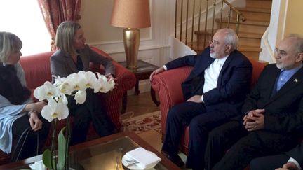 Federica Mogherini, chef de la diplomatie européenne, rencontre Javad Zarif, ministre iranien des Affaires étrangères, samedi 16 janvier 2016.&nbsp; (YVES HERMAN / REUTERS)