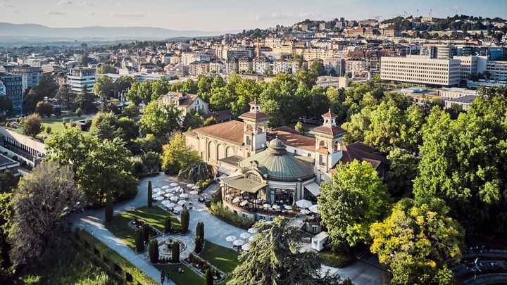 Vue aérienne de la brasserie de Montbenon à Lausanne, une ville construite au milieu de la nature (COLIN FREI / SCHWEIZ TOURISMUS)