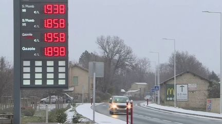 Prix des carburants : le chèque carburant prend le relais de la ristourne à la pompe (FRANCE 3)