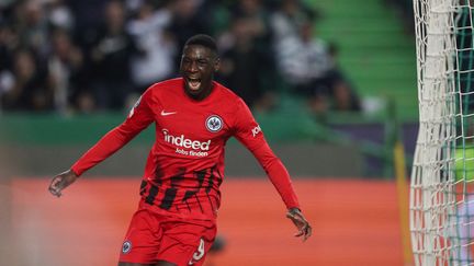 Randal Kolo Muani a offert le but de la victoire à l'Eintracht Francfort sur la pelouse du Sporting Portugal en Ligue des&nbsp;champions, le 1er novembre 2022 (CARLOS COSTA / AFP)