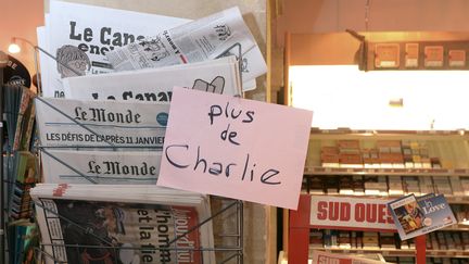 Dans ce kiosque, il n'y a plus d'exemplaires de "Charlie Hebdo" &agrave; vendre, le 14 janvier 2015, &agrave; Bordeaux (Gironde). (JEAN PIERRE MULLER / AFP)