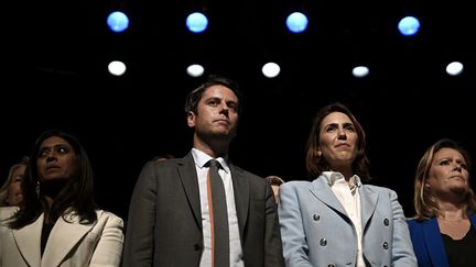 Le Premier ministre, Gabriel Attal, et la tête de liste Renaissance, Valérie Hayer, lors d'un meeting de campagne à Boulogne-Billancourt (Hauts-de-Seine), le 28 mai 2024. (JULIEN DE ROSA / AFP)