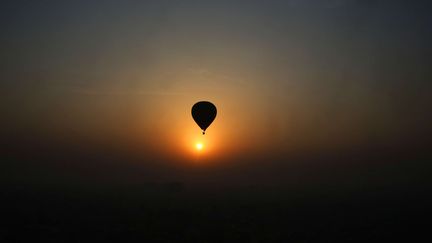 Une montgolfière en Inde, le 15 février 2016. (RAJESH KUMAR SINGH / AP / SIPA)