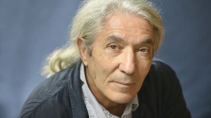 Boualem Sansal pose à Paris en 2015. (ULF ANDERSEN / AFP)