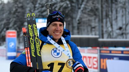 Quentin Fillon-Maillet après sa victoire lors du sprint de Ruhpolding (Allemagne), le 13 janvier (CHRISTOF STACHE / AFP)