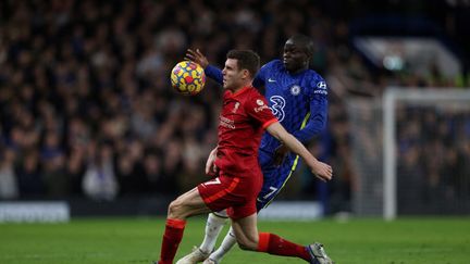 N'golo Kanté et James Milner au duel, le 2 janvier 2022. (ADRIAN DENNIS / AFP)