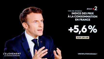 Emmanuel Macron sur le plateau de l'émission "L'Evénement", le 26 octobre 2022, à Paris. (LUDOVIC MARIN / AFP)