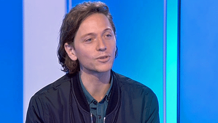 Raphaël sur le plateau de France 3 Paris Ile de France pour son huitième album "Anticyclone"
 (France 3 / Culturebox )