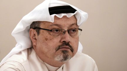 Jamal Khashoggi en décembre 2014 lors d'une conférence de presse.&nbsp; (MOHAMMED AL-SHAIKH / AFP)