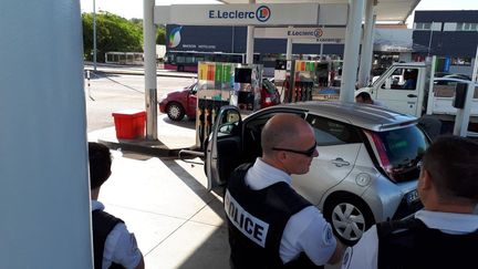 La police sur les lieux où se sont déroulés le faits à Dijon (Côte-d'Or), le 10 septembre 2018. (STEPHANIE PERENON / RADIO FRANCE)