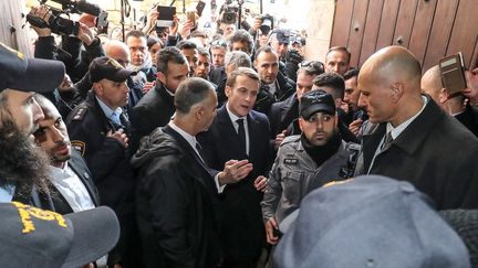 Incident entre le président de la république Emmanuel Macron et la police ïsraélienne à l'entrée de la basilique Sainte Anne à Jérusalem, le 22 janvier 2020. (LUDOVIC MARIN / AFP)