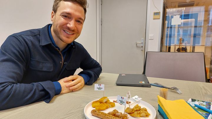 Guillaume Dubois, co-fondateur de la marque vegan HappyVore. (AGATHE MAHUET / FRANCEINFO)