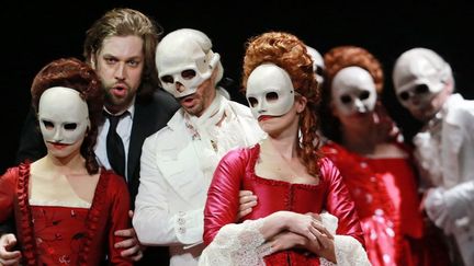 Tous à l'opéra... mais pas besoin d'avancer masqué ! Comme dans le "Don Giovanni" de Mozart, à Paris, au Théâtre des Champs-Elysées, avec le baryton-basse canadien Robert Gleadow à visage découvert (23/4/2013)
 (Pierre Verdy / AFP)