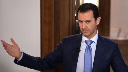 Le président syrien, Bachar Al-Assad, lors d'une interview accordée à la station néerlandaise NPO2, à Damas, la capitale de la Syrie, le 16 décembre 2015. (SANA / AFP)