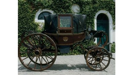 La Berline de l&#039;Empereur, qui figurait parmi les cinq voitures prises par les Prussiens à Waterloo le 18 juin 1915.
 (Château de Malmaison et Bois-Préau, Malmaison - RMN)