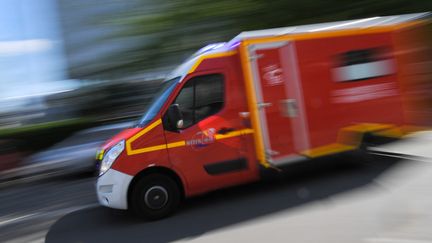 Un camion de pompier à Nantes (Loire-Atlantique), le 30 avril 2019. (Photo d'illustration) (LOIC VENANCE / AFP)