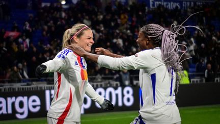 Eugénie Le Sommer et Kadidiatou Diani buteuses contre l'AS Roma en Ligue des champions, le 20 novembre 2024 au Groupama Stadium. (OLIVIER CHASSIGNOLE / AFP)