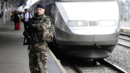 &nbsp; (1.600 policiers et gendarmes vont être déployés en soutien aux militaires dans les gares de France, après les attentats de Bruxelles © MaxPPP)