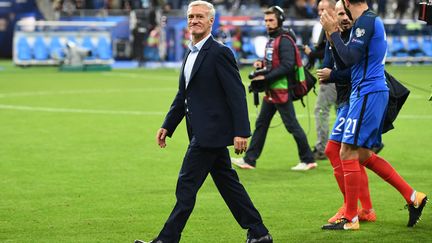 Didier Deschamps, satisfait de la qualification de ses joueurs pour le Mondial 2018 (FRANCK FIFE / AFP)