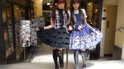 Les marques Angelic Pretty et Putumayo avaient donné rendez-vous aux lolitas pour un tea party le 2 juillet 2014. Autour de Misako Aoki -mannequin charismatique et ambassadrice du kawai-, des fashionistas et des fans réunis pour partager dans une ambiance des plus conviviales leur goût pour la mode Harajuku.  
 (Corinne Jeammet)