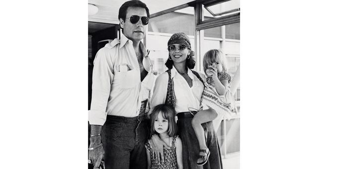 L&#039;actrice Natalie Wood avec son mari Robert Wagner et ses deux enfants, Natasha et Courtney, en 1976
 (AFP)