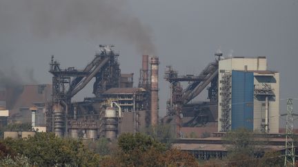 Selon l'ONU, pour limiter le réchauffement de la planète à 1,5°C, il faudrait réduire les émissions de gaz à effet de serre de 7,6% par an jusqu'à 2030. (Photo d'illustration) (MARKO DJURICA / REUTERS)