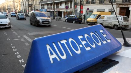 Une voiture d'auto-école (illustration).&nbsp; (LOIC VENANCE / AFP)