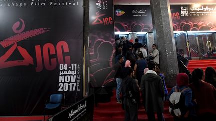 La queue devant une salle de cinéma de Tunis, pendant le 28e festival du film de Carthage, en novembre 2017
 (Fethi Belaid / AFP)