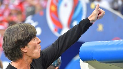 Plutôt décontracté, le sélectionneur de la Nationalmannschaft au Stade de France ! (PETER KNEFFEL / DPA)