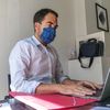 Installé à son bureau, un salarié porte un masque, dans une entreprise de Valence (Drôme), le 18 août 2020.&nbsp; (NICOLAS GUYONNET / HANS LUCAS)