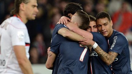 Jérémy Ménez remercie Javier Pastore sur l'ouverture du score du PSG (FRANCK FIFE / AFP)