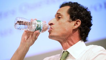 Le candidat &agrave; l'investiture d&eacute;mocrate pour la mairie de New York, Anthony Weiner, lors d'une r&eacute;union dans la m&eacute;tropole, le 11 juillet 2013. (MARIO TAMA / GETTY IMAGES NORTH AMERICA / AFP)