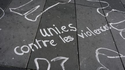 Un slogan contre les violences faites aux femmes, le 29 septembre 2018 à Paris. (DENIS MEYER / HANS LUCAS)