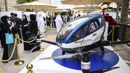 L'Ehang 184, un prototype de drone-taxi, présenté à Dubaï, le 13 février 2017. (STRINGER / AFP)