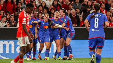 Selma Bacha celebrating Sara Däbritz's goal, during Benfica-Olympique Lyonnais in the quarter-final of the Champions League, March 19, 2024 (JOÃO BRAVO / SIPA)